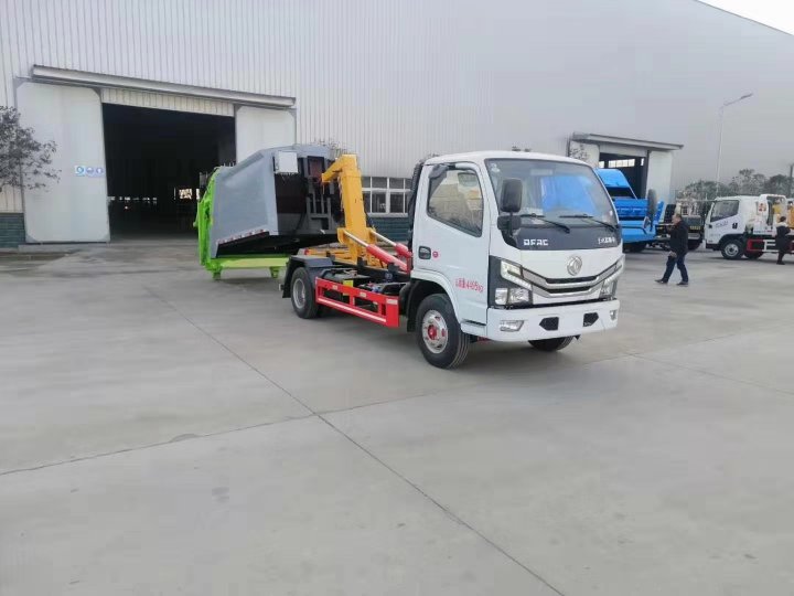 花一款車(chē)的錢(qián)買(mǎi)兩種車(chē)型——勾臂式壓縮垃圾車(chē)