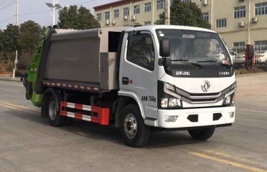 東風(fēng)小多利卡6方壓縮式垃圾車(chē)